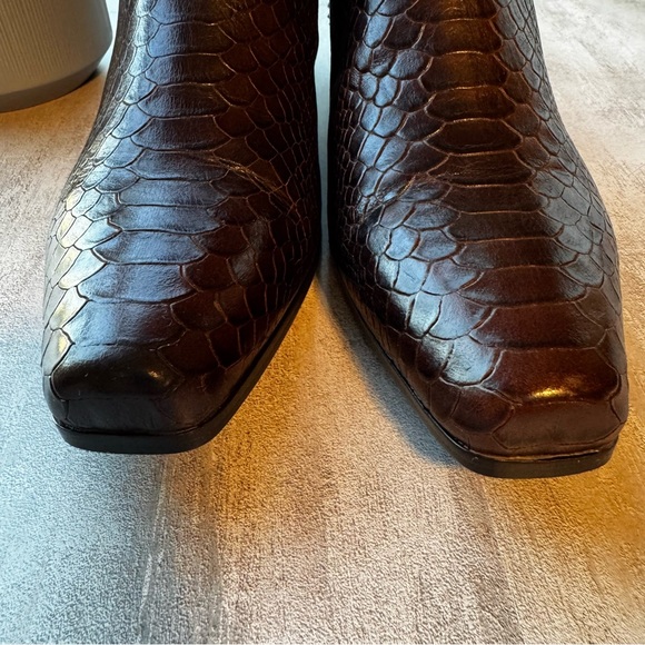 Donald Pliner Milann Studded Heel Dark Brown Slip On Leather Boots 9.5 Grunge - Picture 14 of 14
